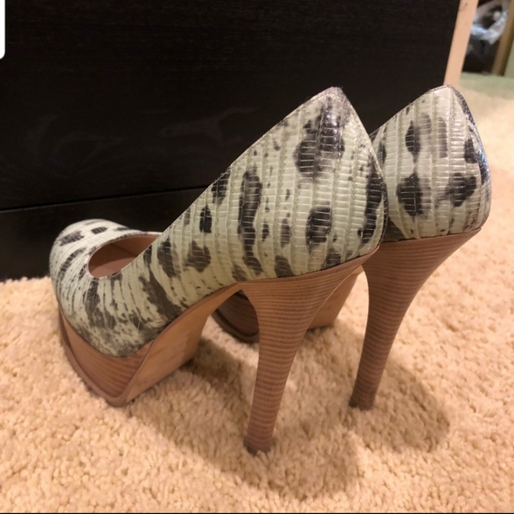 Fendi Fendista Lizard Embossed Platinum Pumps - Picture 4 of 7